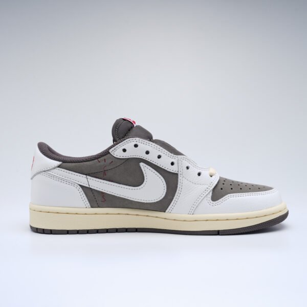 Travis Scott x Air Jordan 1 Low OG SP "Sail and Ridgerock - Image 4